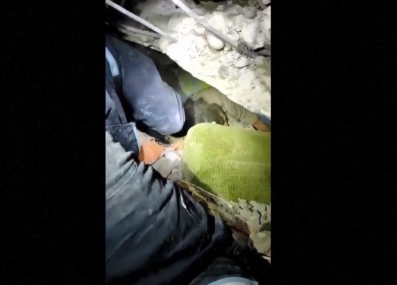 77 годишна жена бе спасена след 212 часа прекарани под развалините от